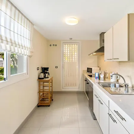 Apartment 2 Bedroom Beautiful In