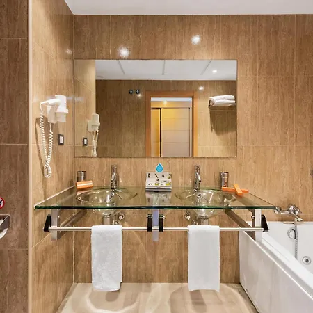 Apartment 2 Bedroom Beautiful In *